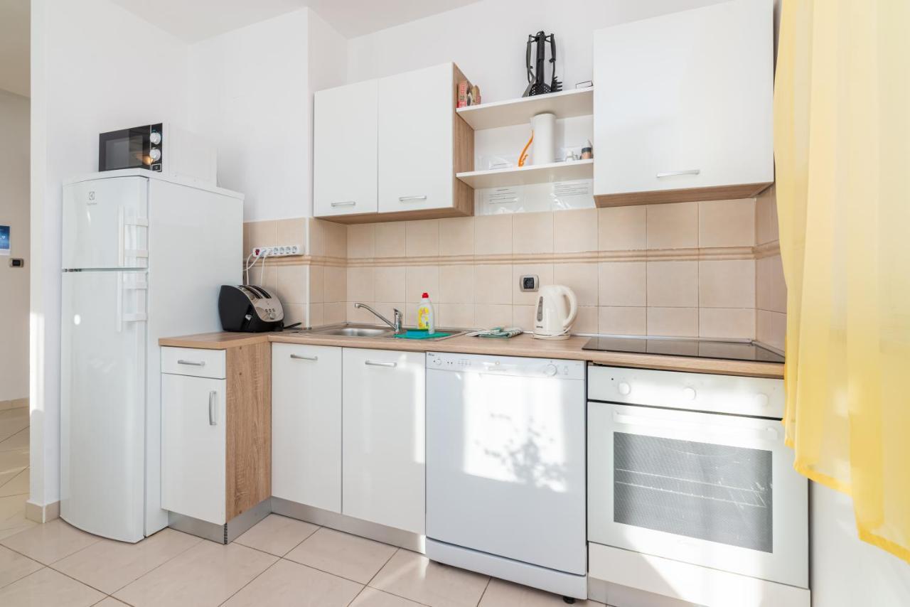 Apartment Mimoza 5, Baska, Krk Buitenkant foto