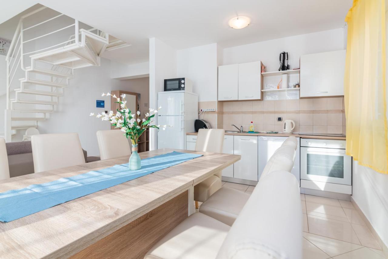 Apartment Mimoza 5, Baska, Krk Buitenkant foto