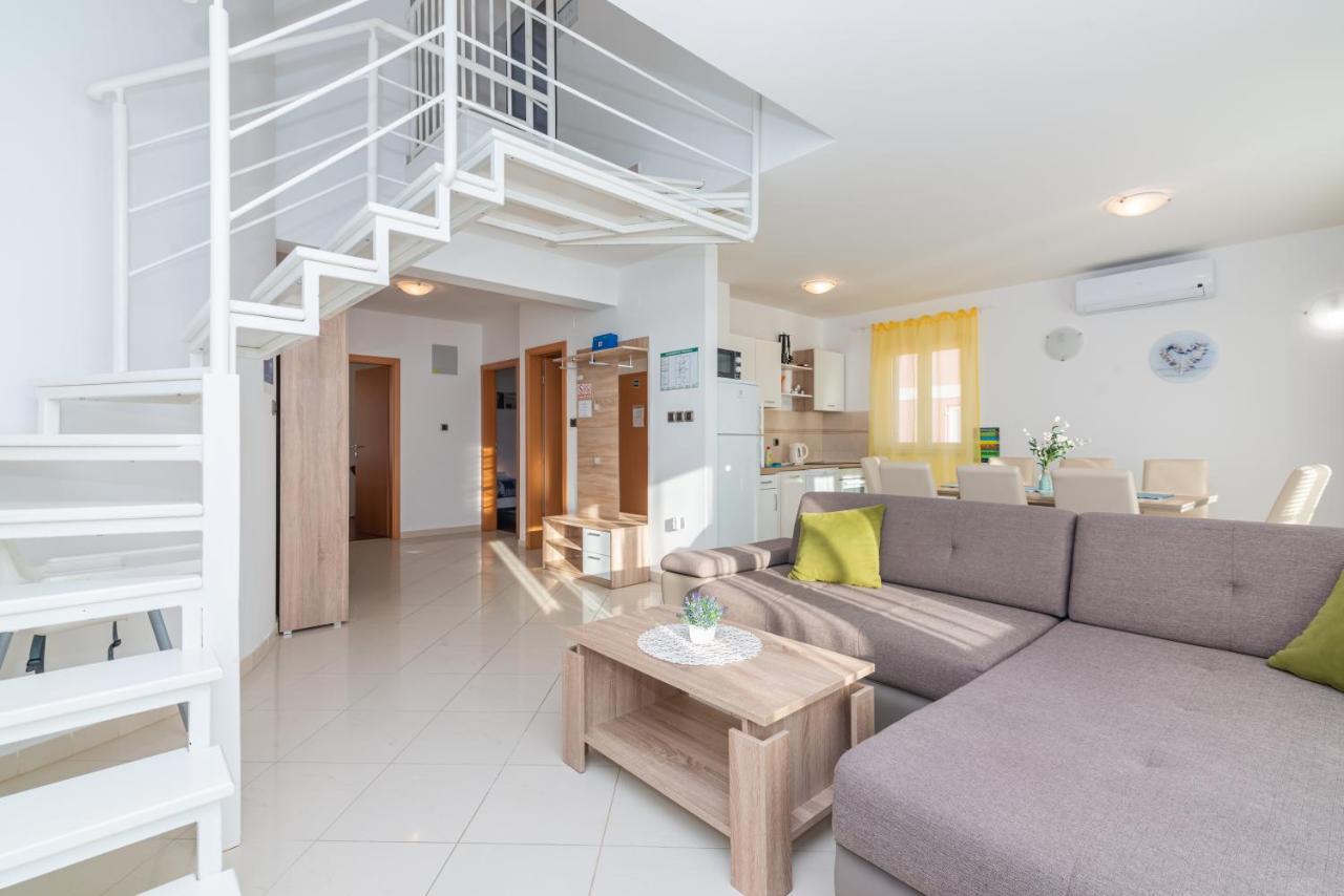 Apartment Mimoza 5, Baska, Krk Buitenkant foto