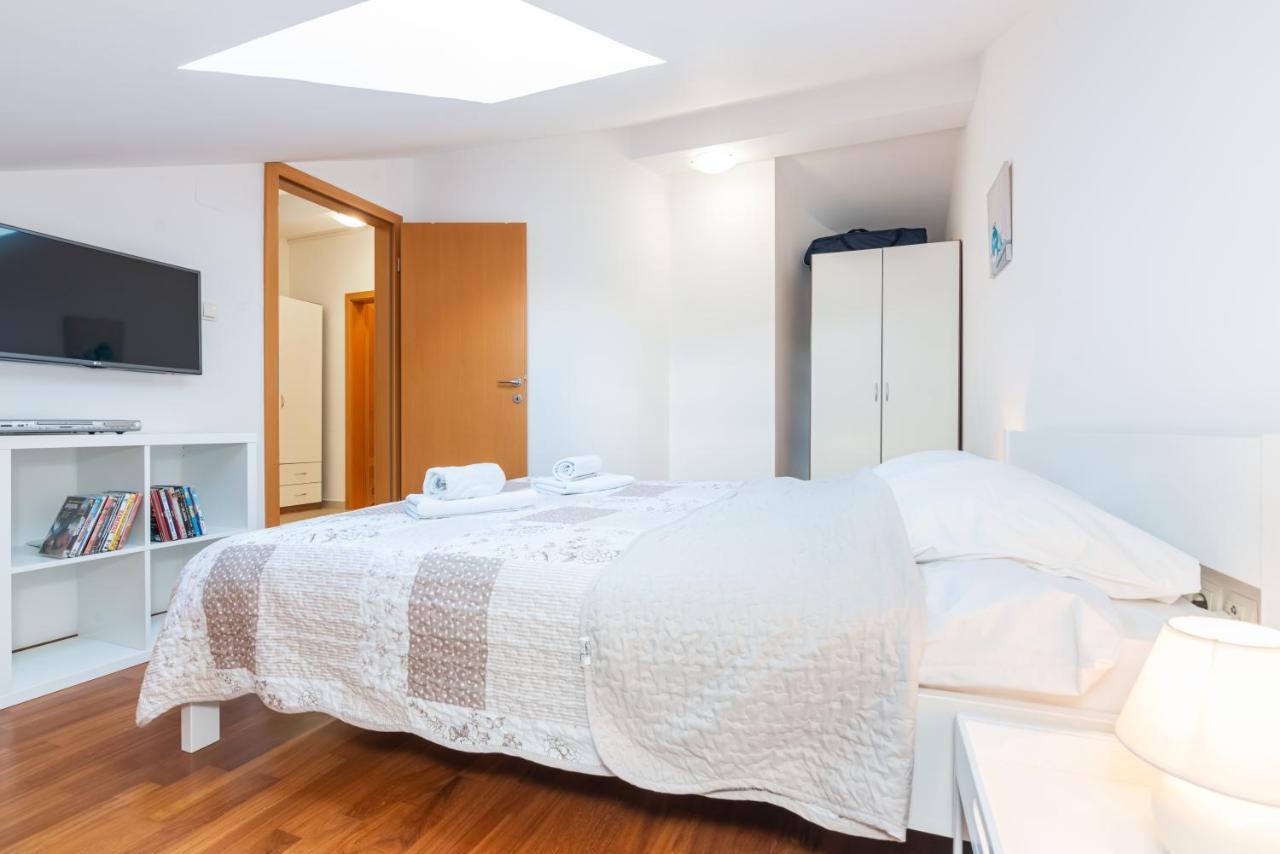 Apartment Mimoza 5, Baska, Krk Buitenkant foto