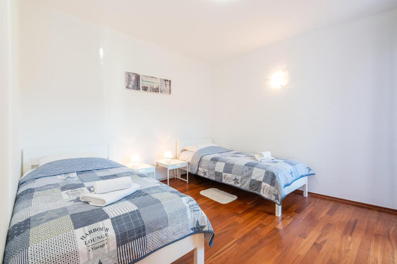 Apartment Mimoza 5, Baska, Krk Buitenkant foto