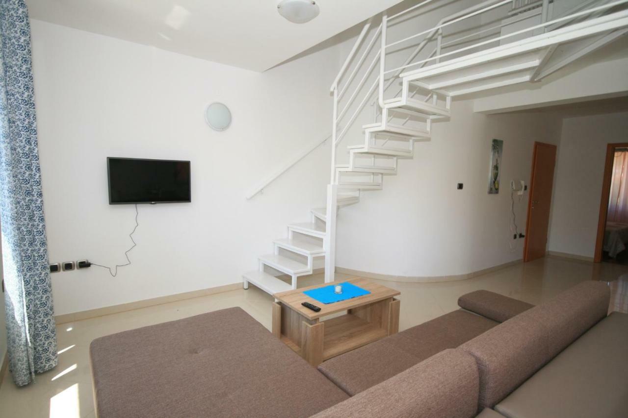 Apartment Mimoza 5, Baska, Krk Buitenkant foto