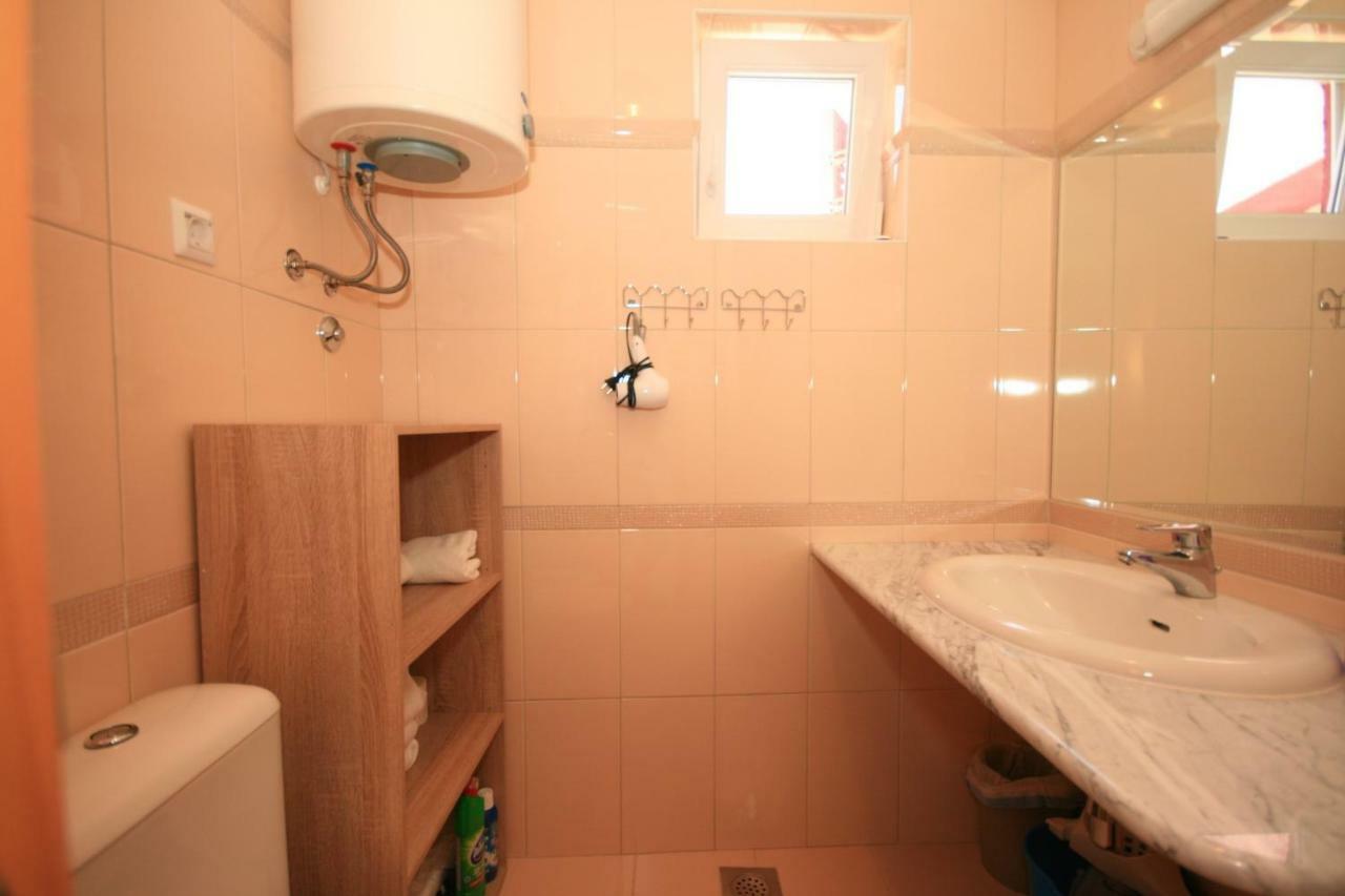 Apartment Mimoza 5, Baska, Krk Buitenkant foto